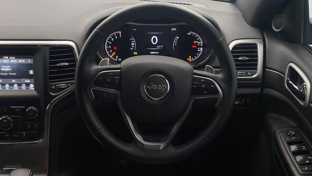 2018 Jeep Grand Cherokee Laredo (4x4), Automatic, 29900 km, Steering Wheel Close-up