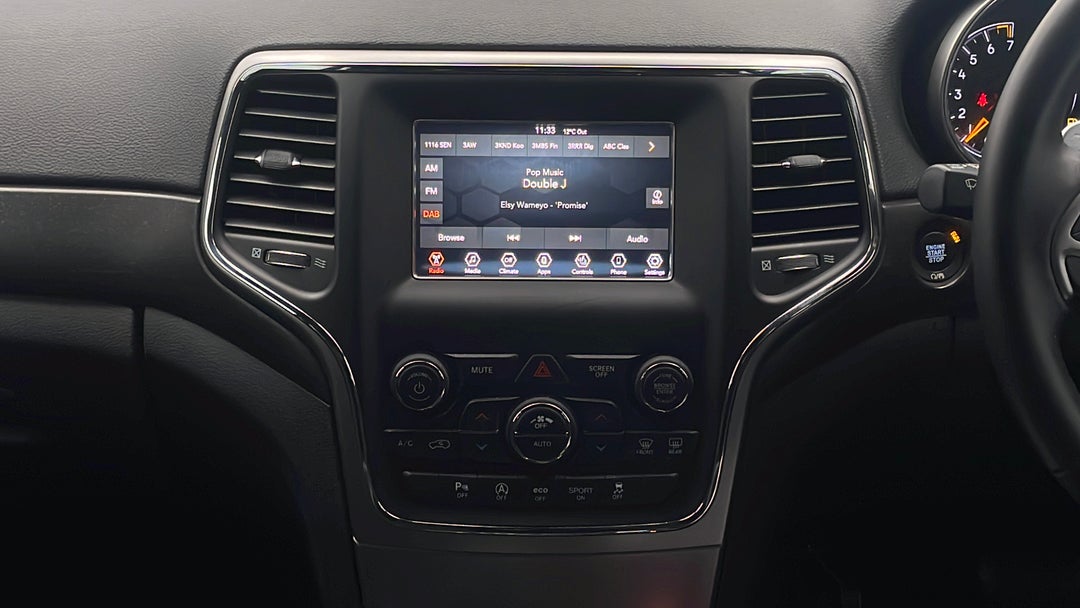 2018 Jeep Grand Cherokee Laredo (4x4), Automatic, 29900 km, Center Console