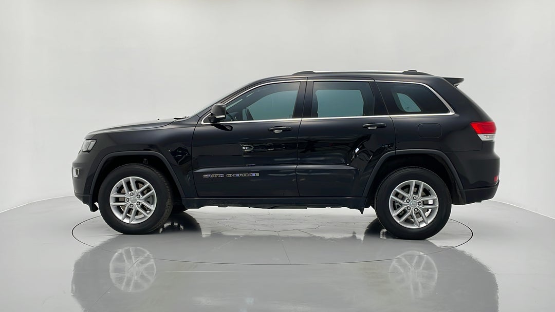 2018 Jeep Grand Cherokee Laredo (4x4), Automatic, 29900 km, Left Side View