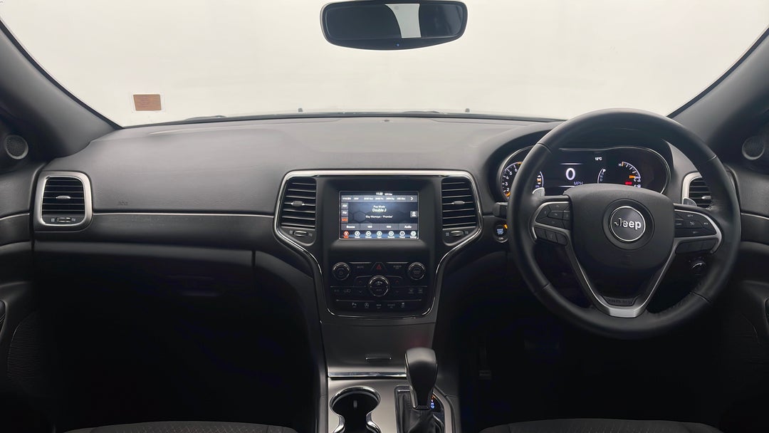 2018 Jeep Grand Cherokee Laredo (4x4), Automatic, 29900 km, Dashboard View