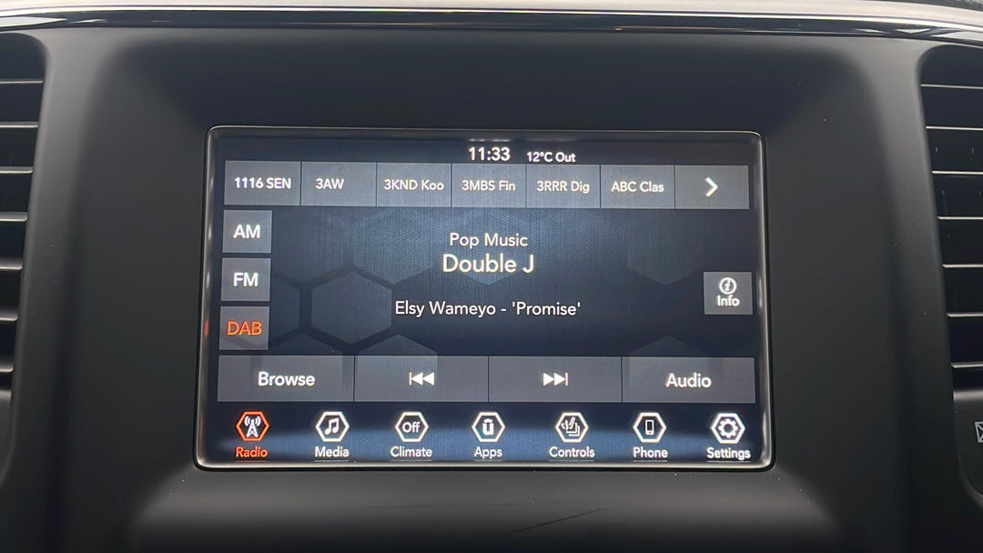 2018 Jeep Grand Cherokee Laredo (4x4), Automatic, 29900 km, Infotainment System