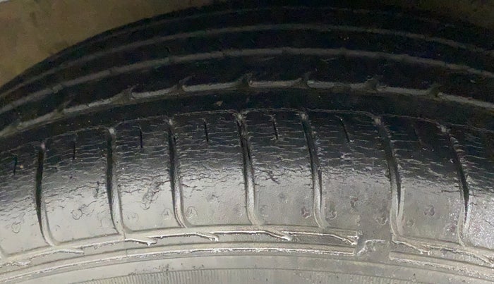 2015 Hyundai Creta SX PLUS 1.6 PETROL, Petrol, Manual, 34,606 km, Right Front Tyre Tread