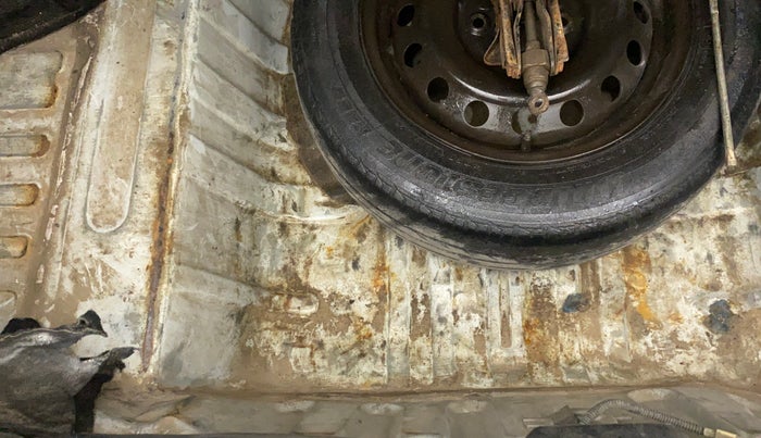 2011 Toyota Etios G SP, Petrol, Manual, 85,947 km, Boot floor - Slightly dented
