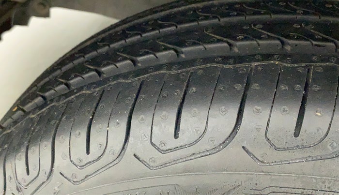 2011 Toyota Etios G SP, Petrol, Manual, 85,947 km, Left Front Tyre Tread