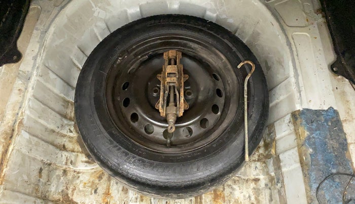 2011 Toyota Etios G SP, Petrol, Manual, 85,637 km, Dicky (Boot door) - Tool missing