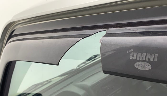 2015 Maruti Omni 5 STR, Petrol, Manual, 56,292 km, Front passenger door - Door visor damaged