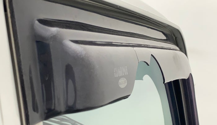 2015 Maruti Omni 5 STR, Petrol, Manual, 56,292 km, Driver-side door - Door visor damaged