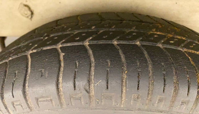 2015 Maruti Omni 5 STR, Petrol, Manual, 56,292 km, Left Rear Tyre Tread