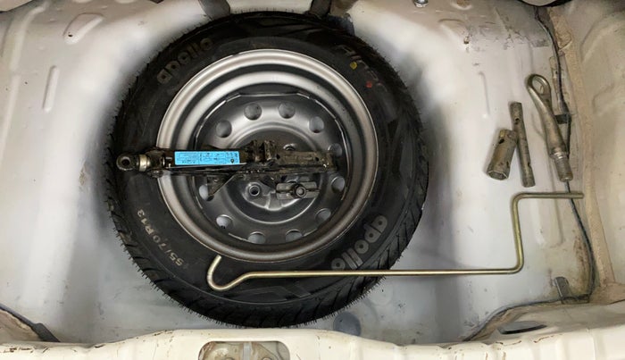 2018 Hyundai Eon SPORTZ, Petrol, Manual, 52,804 km, Dicky (Boot door) - Tool missing