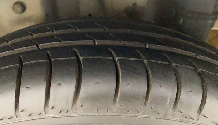 2018 Hyundai Eon SPORTZ, Petrol, Manual, 52,804 km, Left Rear Tyre Tread