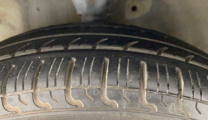2018 Hyundai Eon SPORTZ, Petrol, Manual, 52,804 km, Left Front Tyre Tread
