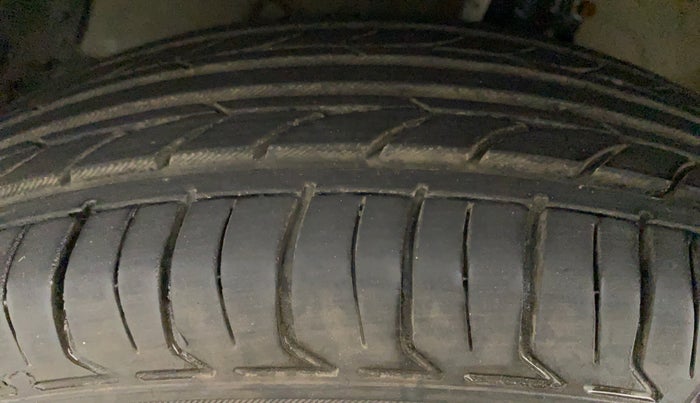 2013 Maruti Swift Dzire VXI REGAL EDITION, Petrol, Manual, 50,544 km, Right Front Tyre Tread