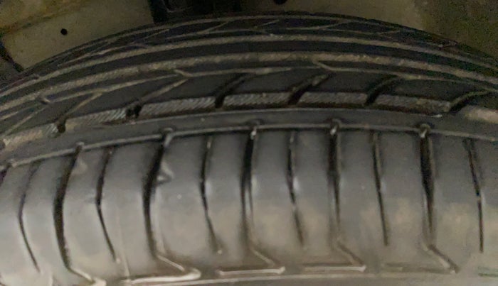 2013 Maruti Swift Dzire VXI REGAL EDITION, Petrol, Manual, 50,544 km, Left Front Tyre Tread
