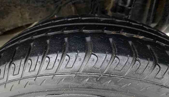 2017 Datsun Go T, Petrol, Manual, 1,02,317 km, Left Rear Tyre Tread