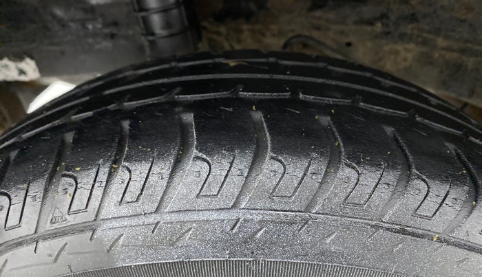 2017 Datsun Go T, Petrol, Manual, 1,02,317 km, Right Rear Tyre Tread