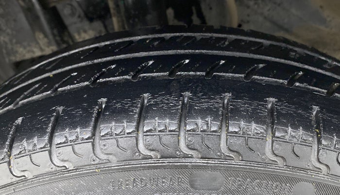 2017 Datsun Go T, Petrol, Manual, 1,02,317 km, Left Front Tyre Tread