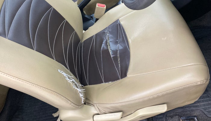 2015 Honda Amaze 1.2 SMT I VTEC, Petrol, Manual, 91,489 km, Driver seat - Cover slightly torn