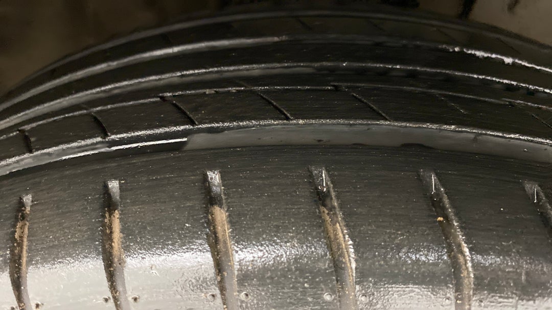 Right Front Tyre Tread