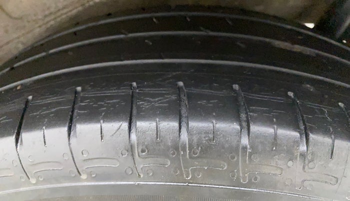 2014 Maruti Wagon R 1.0 VXI, Petrol, Manual, 1,07,158 km, Left Rear Tyre Tread