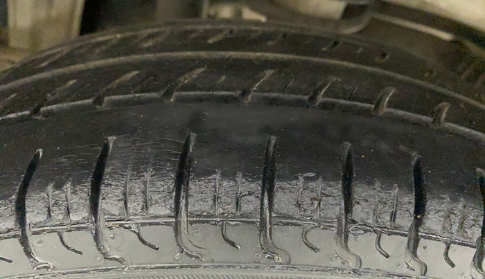 2014 Maruti Alto 800 LXI, Petrol, Manual, 34,733 km, Left Rear Tyre Tread
