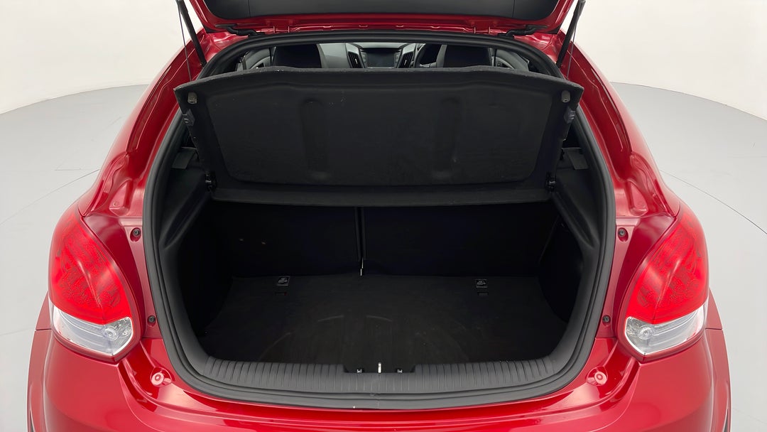 2017 Hyundai Veloster Sr Turbo, Manual, 62733 km, Boot Inside View
