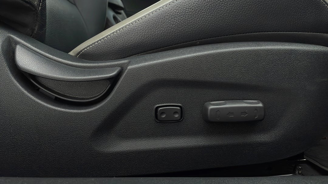 2017 Hyundai Veloster Sr Turbo, Manual, 62733 km, Drivers Side Adjustment Panel