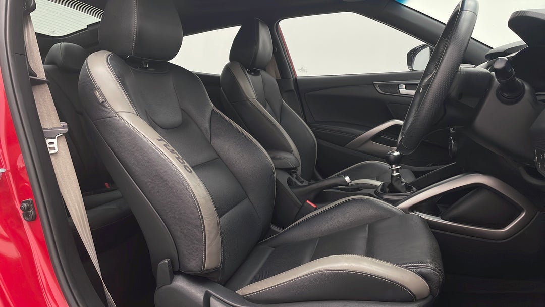 2017 Hyundai Veloster Sr Turbo, Manual, 62733 km, Right Side Front Door Cabin View