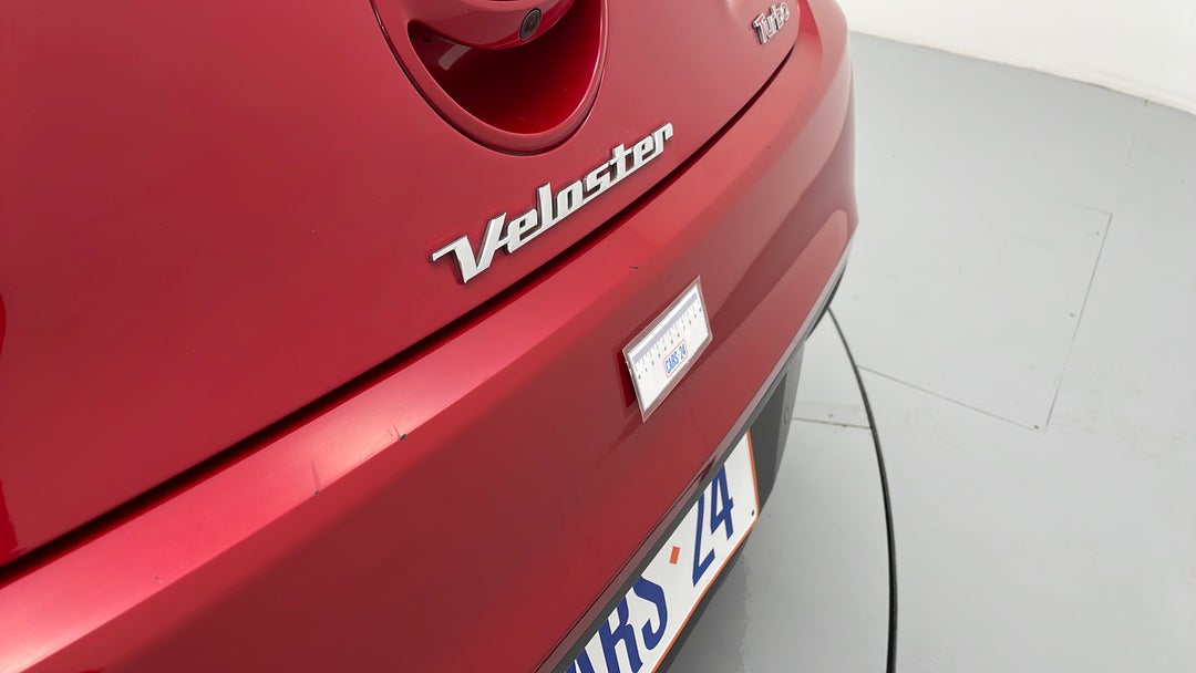 2017 Hyundai Veloster Sr Turbo, Manual, 62733 km, Bumper Rear Chip