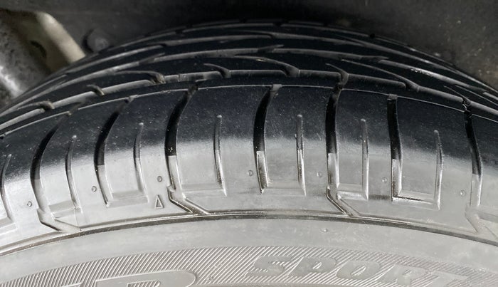 2018 Mahindra MARAZZO M8 7 STR, Diesel, Manual, 21,211 km, Right Rear Tyre Tread