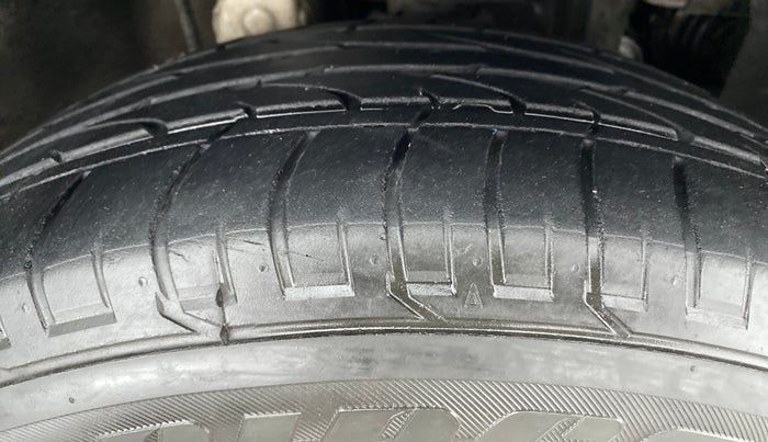 2018 Mahindra MARAZZO M8 7 STR, Diesel, Manual, 21,211 km, Right Front Tyre Tread