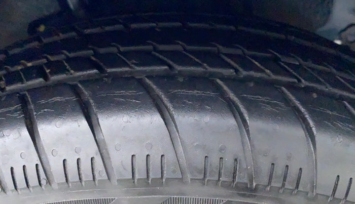 2014 Maruti Celerio VXI AGS, Petrol, Automatic, 17,893 km, Right Front Tyre Tread