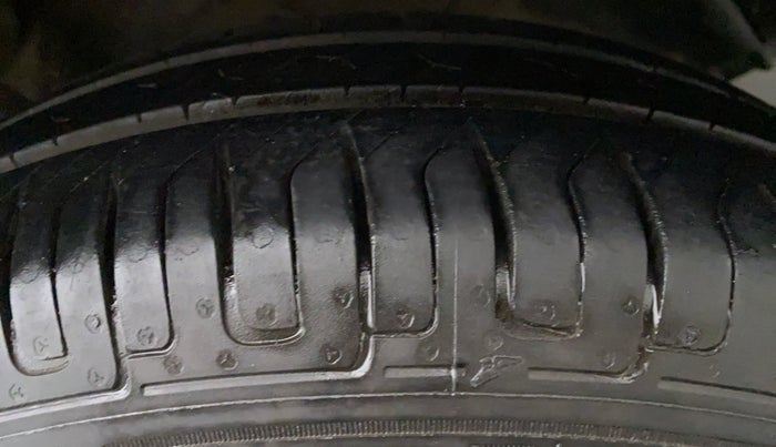 2016 Maruti Swift VXI D, Petrol, Manual, 53,856 km, Left Rear Tyre Tread