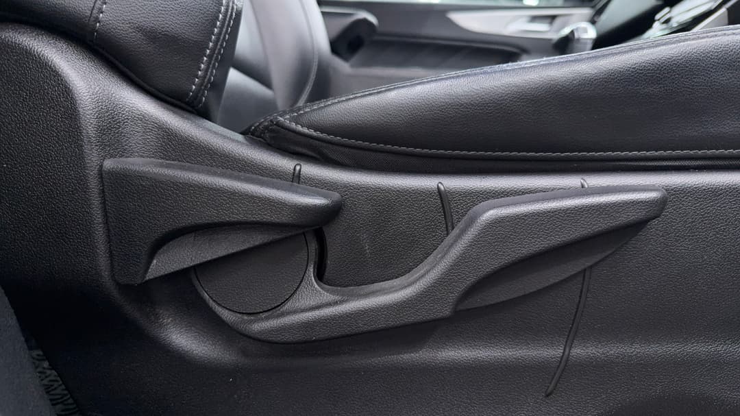2021 GWM Ute Cannon (4x2), Automatic, 113071 km, Drivers Side Adjustment Panel