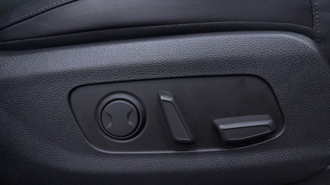 2024 Kia Carnival Gt-line Lite, Automatic, 33922 km, Drivers Side Adjustment Panel