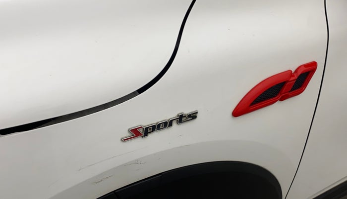 2021 Renault TRIBER RXZ, Petrol, Manual, 39,752 km, Left fender - Graphic sticker