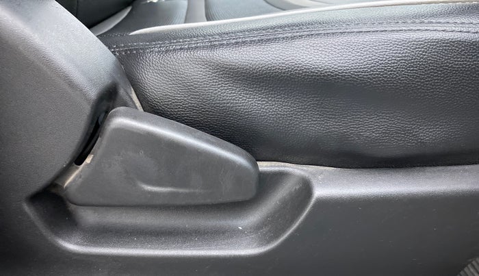 2019 Datsun Redi Go A, Petrol, Manual, 32,329 km, Driver Side Adjustment Panel
