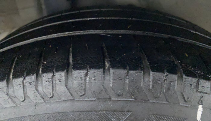 2018 Hyundai Verna 1.6 SX VTVT, Petrol, Manual, 59,884 km, Right Rear Tyre Tread