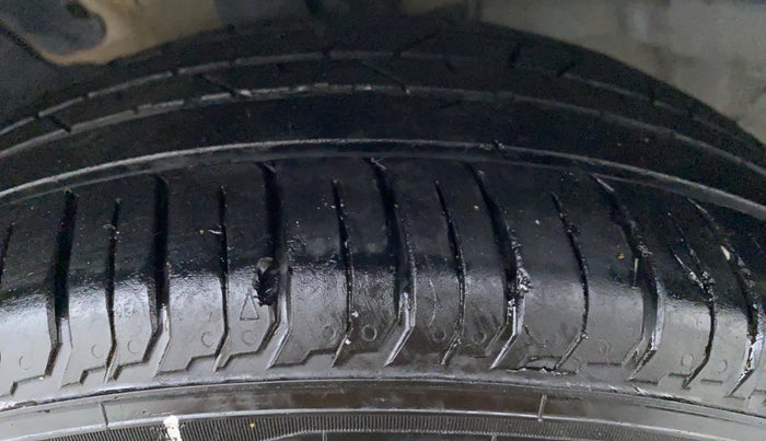 2018 Hyundai Verna 1.6 SX VTVT, Petrol, Manual, 59,884 km, Left Front Tyre Tread