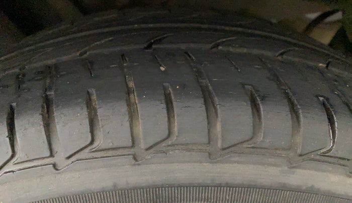 2017 Hyundai Elite i20 ERA 1.2, Petrol, Manual, 77,121 km, Left Front Tyre Tread
