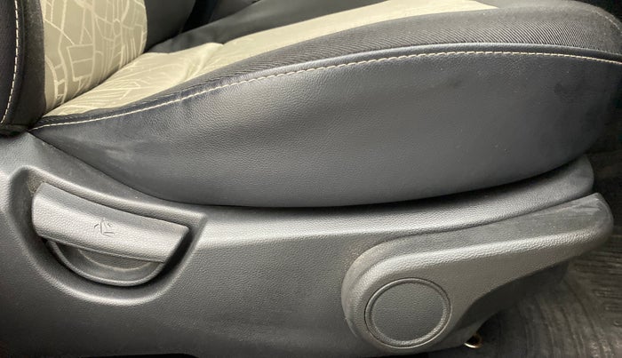 2017 Hyundai Grand i10 ASTA 1.2 KAPPA VTVT, Petrol, Manual, 33,485 km, Driver Side Adjustment Panel