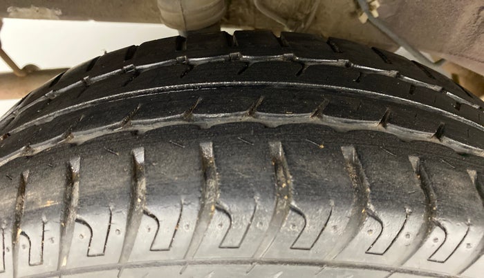 2015 Datsun Go T, Petrol, Manual, 32,495 km, Right Rear Tyre Tread