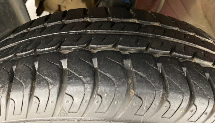 2015 Datsun Go T, Petrol, Manual, 32,495 km, Left Front Tyre Tread