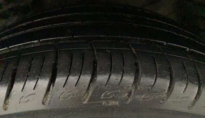2019 Mahindra XUV300 W8 (O) 1.2 PETROL, Petrol, Manual, 69,490 km, Right Rear Tyre Tread