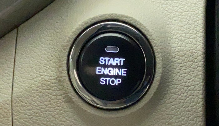 2019 Mahindra XUV300 W8 (O) 1.2 PETROL, Petrol, Manual, 69,490 km, Keyless Start/ Stop Button