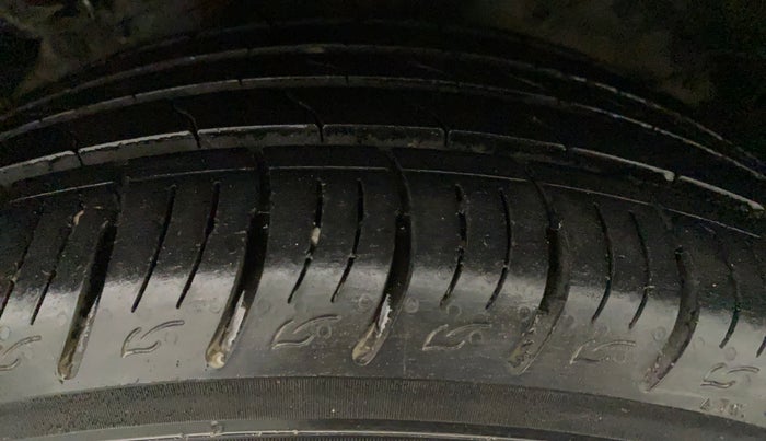 2019 Mahindra XUV300 W8 (O) 1.2 PETROL, Petrol, Manual, 69,490 km, Left Rear Tyre Tread