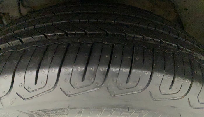2019 Mahindra XUV300 W8 (O) 1.2 PETROL, Petrol, Manual, 69,490 km, Left Front Tyre Tread