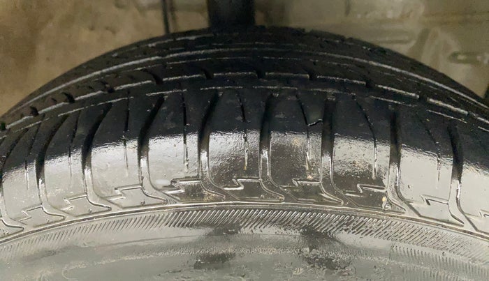 2011 Toyota Etios G, Petrol, Manual, 73,548 km, Right Front Tyre Tread