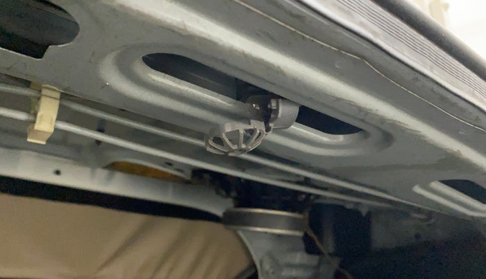 2011 Toyota Etios G, Petrol, Manual, 73,548 km, Dicky (Boot door) - Boot space light has minor damage