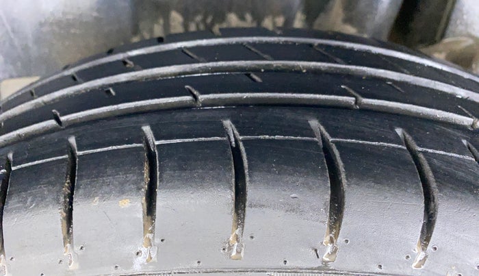 2018 Maruti Swift VXI D, Petrol, Manual, 94,328 km, Left Rear Tyre Tread