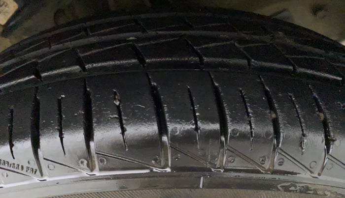 2019 Maruti Alto VXI, Petrol, Manual, 8,401 km, Left Front Tyre Tread